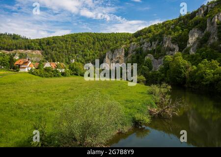 Chapelle Saint-Georges et Rocher du Corbeau, près du Thiergarten, Parc naturel du Haut-Danube, Vallée du Haut-Danube, Danube, Alb souabe, Bade-Wurtemberg, Allemagne Banque D'Images