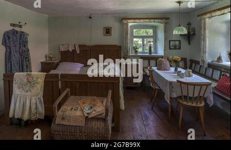 Chambre environ 1955 d'une maison mitoyenne construite en 1455, Musée Franconien en plein air, Bad Windsheim, moyenne-Franconie, Bavière, Allemagne Banque D'Images