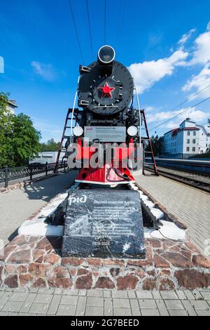 Train à vapeur historique à la gare de Mourmansk, Russie Banque D'Images