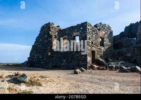 Ruines de la mine d'or de Bushiribana à Aruba, aux îles ABC, aux Antilles néerlandaises, dans les Caraïbes Banque D'Images