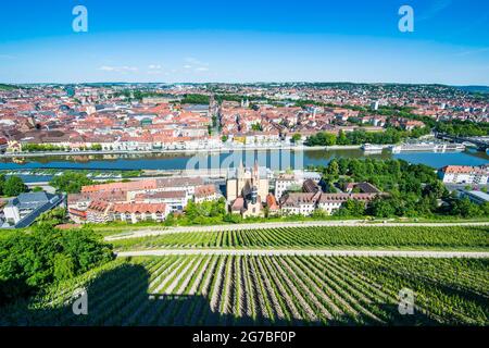 Donnent sur plus de Wurtzbourg forteresse de Marienberg, Franconia, Bavaria, Germany Banque D'Images