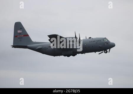 80-0323, un Hercules Lockheed C-130H exploité par la United States Air Force (Georgia Air National Guard), à l'aéroport de Prestwick à Ayrshire, en Écosse. Banque D'Images