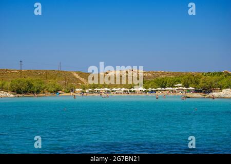 Magnifique paysage d'été près de la célèbre plage de Monastiri situé dans l'île de Paros, Cyclades, Grèce. Banque D'Images