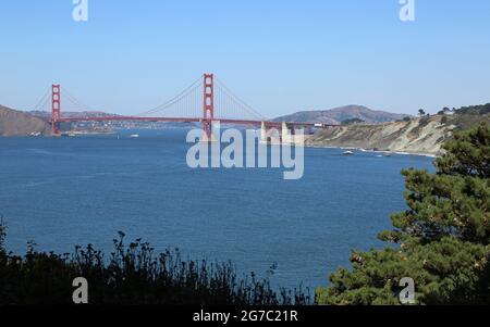 Pont et falaises du Golden Gate - San Francisco, Californie Banque D'Images