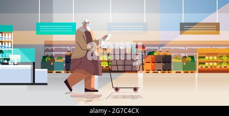 femme senior avec plein de produits chariot vérifier la liste d'achats dans le supermarché Illustration de Vecteur