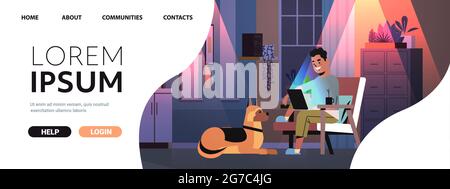 homme d'affaires surtravaillé indépendant regardant l'écran d'ordinateur portable homme avec chien travaillant dans la nuit sombre maison chambre Illustration de Vecteur