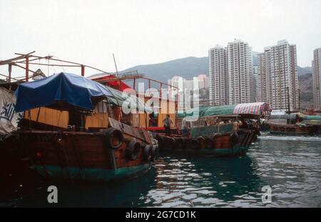 Schiffe im Hafen von Hongkong, Chine 1998. Navires au port de Hong Kong, Chine 1998. Banque D'Images