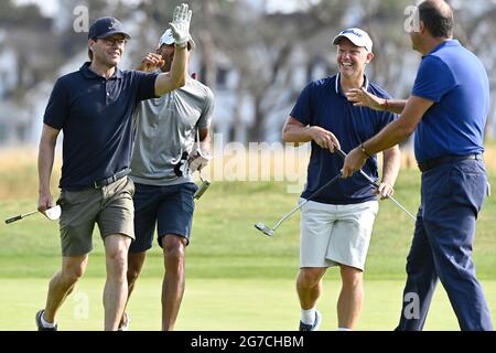 Prince Daniel jouant au golf avec Stephan Ramér, ancien professionnel de tennis Thomas Johansson et Fabrice Pastor pendant le Victoria Golf annuel pendant le Victoria Golf annuel au golf d'Ekerum, Borgholm, Oland, Suède, juillet 13, 2021. Foto: Mikael Fritzon / TT / code 62360 Banque D'Images