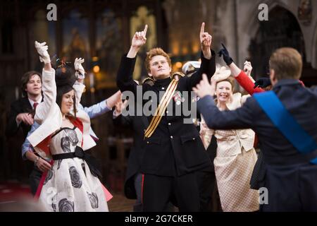 Des acteurs et des lookalikes prennent part au tournage d'un film viral de mariage royal pour la société de télécommunications Everything partout à Clerkenwell, Londres, Royaume-Uni Banque D'Images