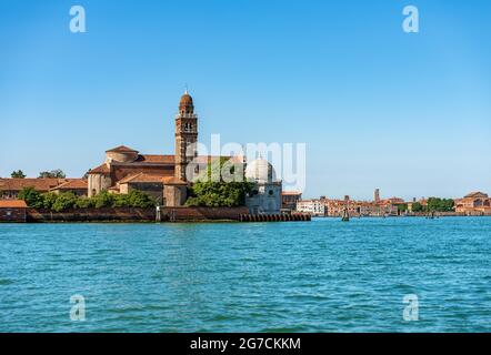 Lagon de Venise. L'église de San Michele à Isola s'appelle également San Michele di Murano dans le style Renaissance (1468-1479). Vénétie, Italie, Europe. Banque D'Images