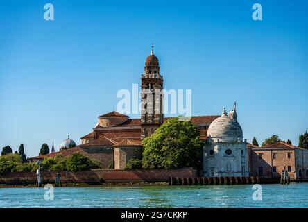 Lagon de Venise. L'église de San Michele à Isola s'appelle également San Michele di Murano dans le style Renaissance (1468-1479). Vénétie, Italie, Europe. Banque D'Images