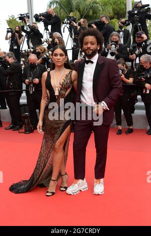 12 juillet 2021, CANNES, France: CANNES, FRANCE - 12 JUILLET: Marcelo Vieira et son épouse Clarisse Alves assistent à la projection ''The French Dispatch'' lors du 74e Festival annuel du film de Cannes, le 12 juillet 2021 à Cannes, en France. (Image de crédit : © Frederick InjimbertZUMA Wire) Banque D'Images