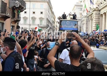 Rome, Italie. 12 juillet 2021. Rome, les joueurs de l'équipe nationale italienne de football, les vainqueurs des Championnats d'Europe, a célébré à via del Corso après la rencontre avec le Premier ministre Mario Draghi. Photo : crédit : Agence photo indépendante/Alamy Live News Banque D'Images