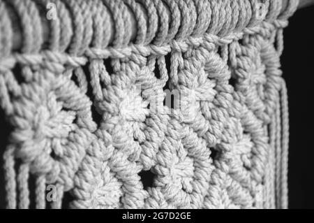 Gros plan sur le motif de texture macrame fait main. Décoration murale en macrame 100 coton à la main. Décoration moderne et naturelle à l'intérieur. Banque D'Images