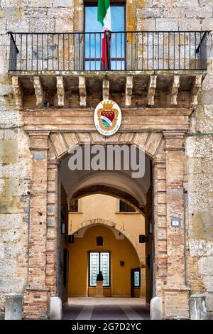 Entrée du Palazzo dei Duchi Acquaviva, Atri, Italie Banque D'Images