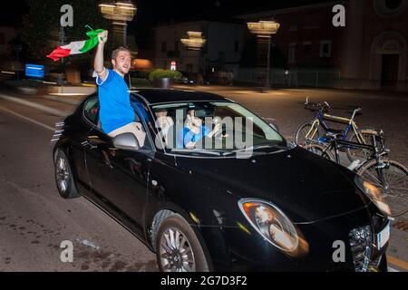 Italie, Casorezzo, finale du championnat européen de football Italie-Angleterre, fans italiens - 11 juillet 2021 - Banque D'Images