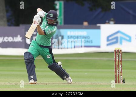 Andrew McBrine, de l'Irlande, en action lors du deuxième match international d'une journée au Village de Dublin, en Irlande. Date de la photo: Mardi 13 juillet 2021. Banque D'Images