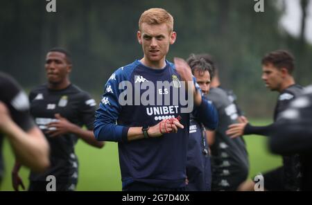 Edward, entraîneur-chef de Charleroi, toujours photographié pendant le camp d'entraînement d'été de l'équipe belge de football Sporting Charleroi, en préparation de la mer à venir Banque D'Images