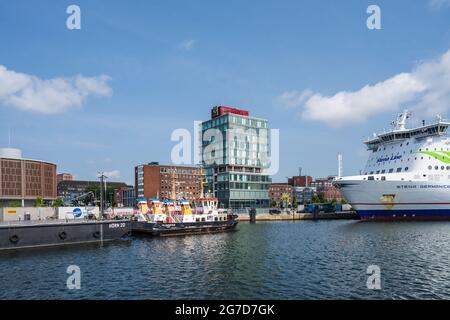 DAS Gebäude der Hafenverwaltung von Port of Kiel am Schwedenkai in Kiel Banque D'Images