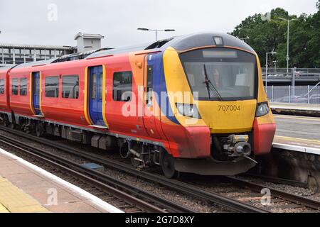 12/07/2021 les trains du Sud-est de la gare d'Orpington (Royaume-Uni) assurent actuellement la formation des conducteurs et familiarisent le personnel avec la classe 707 du chemin de fer britannique Desiro CIT Banque D'Images