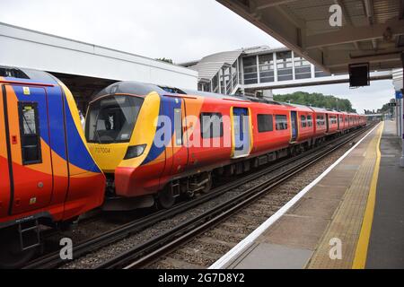 12/07/2021 les trains du Sud-est de la gare d'Orpington (Royaume-Uni) assurent actuellement la formation des conducteurs et familiarisent le personnel avec la classe 707 du chemin de fer britannique Desiro CIT Banque D'Images