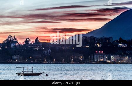 Coucher De Soleil Sur Lecco, Lac De Côme, Lombardie, Italie, Europe Banque D'Images