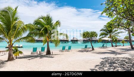 Complexe touristique de luxe à la plage tropicale blanche de Polynésie française, Iles de la Société. Banque D'Images