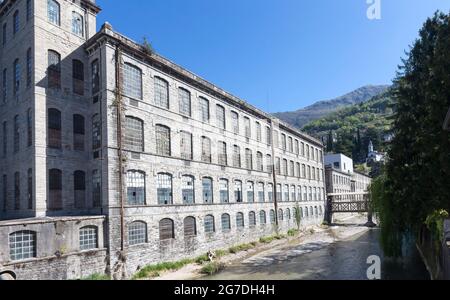 L'ancienne usine textile Cantoni est maintenant abandonnée, Bellano, Lac de Côme, Lombardie, Italie, Europe Banque D'Images