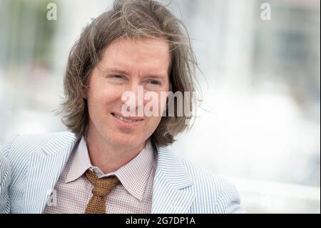 WES Anderson assiste à la photocall de la distribution française lors du 74e Festival annuel du film de Cannes le 13 juillet 2021 à Cannes, en France. Photo de David Niviere/ABACAPRESS.COM Banque D'Images
