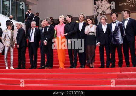 CANNES - 12 JUILLET : Jarvis Cocker, Hippolyte Giradot, Mathieu Amalric, Parc Stephan, Timothée Chalamet, Lyna Khoudri, Wes Anderson, Tilda Swinton, Bill Murray, Benicio Del Toro, Alexandre Desplat, Owen Wilson et Adrien Brody arrivent à la première de la "DISTRIBUTION FRANÇAISE" lors du 74e Festival de Cannes le 12 juillet 2021 au Palais des Festivals de Cannes, France. (Photo de Lyvans Boolaky/ÙPtertainment/Sipa USA) Banque D'Images