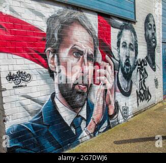 Londres Royaume-Uni 13 juillet 2021 UNE fresque remerciant l'équipe d'Angleterre pour leur réussite dans l'Euro 2021, mettant en vedette Gareth Southgate, Harry Kane et Raheem Sterling et les mots, vous nous avez fait fiers, a été dévoilée aujourd'hui dans Vinegar Yard, Berdmonsey.Paul Quezada-Neiman/Alay Live News Banque D'Images