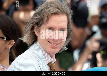 WES Anderson assiste à la photocall de la distribution française lors du 74e Festival annuel du film de Cannes le 13 juillet 2021 à Cannes, en France. Photo de David Niviere/ABACAPRESS.COM Banque D'Images