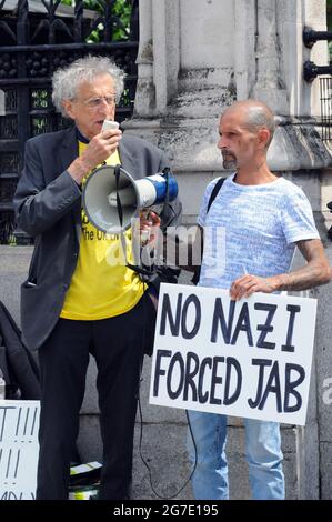 Londres, Royaume-Uni. 13 juillet 2021. Protestation contre la vaccination avec Piers Corbyn devant les chambres du Parlement. Credit: JOHNNY ARMSTEAD/Alamy Live News Banque D'Images