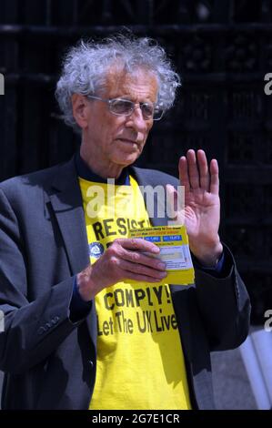 Londres, Royaume-Uni. 13 juillet 2021. Protestation contre la vaccination avec Piers Corbyn devant les chambres du Parlement. Credit: JOHNNY ARMSTEAD/Alamy Live News Banque D'Images