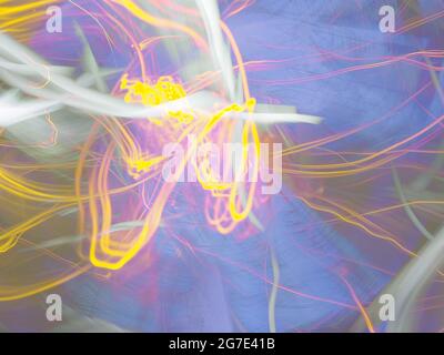 Un arrière-plan abstrait de sentiers et de tourbillons lumineux Banque D'Images