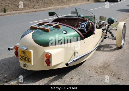 Moto Guzzi Triking voiture 3 roues vue arrière et latérale avec espace de copie Banque D'Images