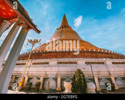 Wat Phra Pathom Chedi Ratchaworamahawihan ou Wat Phra Pathommachedi Ratcha Maha Wihan, à Nakhon Pathom, Thaïlande Banque D'Images