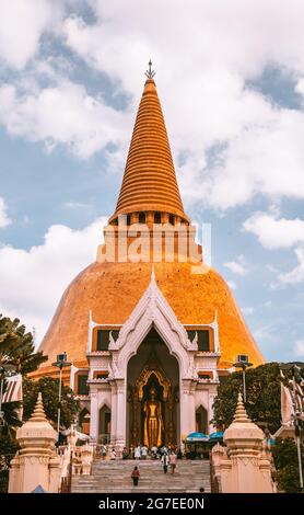 Wat Phra Pathom Chedi Ratchaworamahawihan ou Wat Phra Pathommachedi Ratcha Maha Wihan, à Nakhon Pathom, Thaïlande Banque D'Images