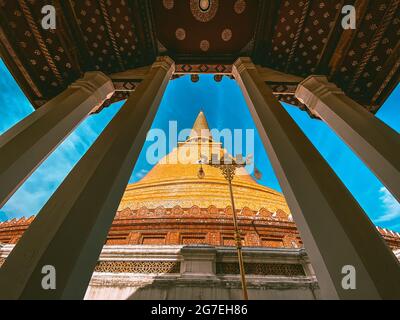 Wat Phra Pathom Chedi Ratchaworamahawihan ou Wat Phra Pathommachedi Ratcha Maha Wihan, à Nakhon Pathom, Thaïlande Banque D'Images