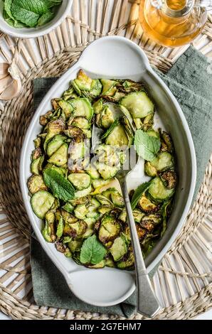 Italien Fried Zucchini ( Zucchini alla Scapece) Banque D'Images