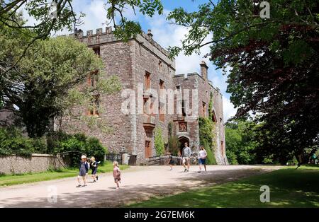 Photo extérieure du château de Muncaster, Cumbria Banque D'Images