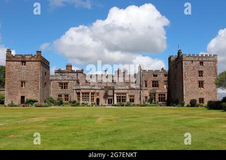 Photo extérieure du château de Muncaster, Cumbria Banque D'Images