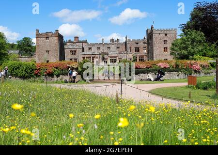 Photo extérieure du château de Muncaster, Cumbria Banque D'Images