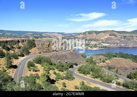 Point de vue de Rowen Crest : le magnifique monument naturel et l'attraction touristique surplombant la gorge du fleuve Columbia dans l'Oregon. Banque D'Images