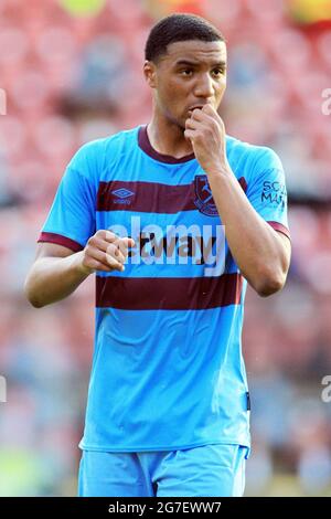 Londres, Royaume-Uni. 13 juillet 2021. Armstrong Oko-Flex de West Ham Unis en action pendant le match. Match amical d'avant-saison, Leyton Orient v West Ham Utd au stade Breyer Group de Leyton, Londres, le mardi 13 juillet 2021. Cette image ne peut être utilisée qu'à des fins éditoriales. Utilisation éditoriale uniquement, licence requise pour une utilisation commerciale. Aucune utilisation dans les Paris, les jeux ou les publications d'un seul club/ligue/joueur.pic par Steffan Bowen/Andrew Orchard sports Photography/Alay Live News crédit: Andrew Orchard sports Photography/Alay Live News Banque D'Images