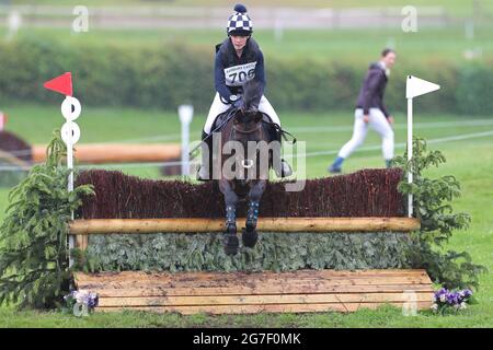 MARLBOROUGH, ROYAUME-UNI. 11 JUILLET. Erin Jennings équitation nuit Fury lors de l'événement PT Section M Cross Country au Barbury Castle International Horse Trials, Marlborough, Wiltshire, Royaume-Uni, le dimanche 11 juillet 2021. (Credit: Jon Bromley | MI News) Credit: MI News & Sport /Alay Live News Banque D'Images