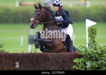 MARLBOROUGH, ROYAUME-UNI. 11 JUILLET. Erin Jennings équitation nuit Fury lors de l'événement PT Section M Cross Country au Barbury Castle International Horse Trials, Marlborough, Wiltshire, Royaume-Uni, le dimanche 11 juillet 2021. (Credit: Jon Bromley | MI News) Credit: MI News & Sport /Alay Live News Banque D'Images