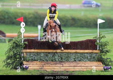 MARLBOROUGH, ROYAUME-UNI. 11 JUILLET. ADA Marson à cheval Tullibards Clover lors de l'événement PT Section M Cross Country au Barbury Castle International Horse Trials, Marlborough, Wiltshire, Royaume-Uni, le dimanche 11 juillet 2021. (Credit: Jon Bromley | MI News) Credit: MI News & Sport /Alay Live News Banque D'Images