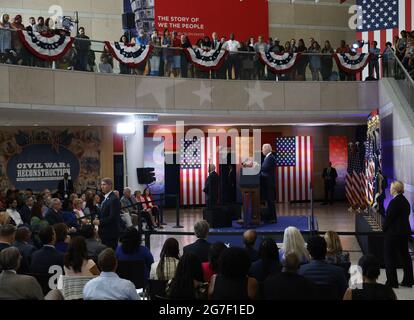 Philadelphie, États-Unis. 13 juillet 2021. Le président Joe Biden prononce un discours sur les actions visant à protéger le droit sacré et constitutionnel de voter au Centre national de la Constitution de Philadelphie, le mardi 13 juillet 2021. Photo de John Angelillo/UPI crédit: UPI/Alay Live News Banque D'Images