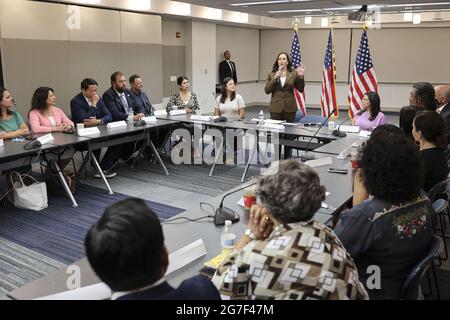 Le vice-président américain Kamala Harris parle lors d'une rencontre avec des législateurs du Texas à Washington, D.C., aux États-Unis, le mardi 13 juillet. 2021. Les démocrates de la Chambre du Texas, après avoir fui Austin pour empêcher le passage d'une loi qui mettrait de nouvelles restrictions de vote en place, sont descendus aujourd'hui à Capitol Hill pour convaincre le Congrès d'adopter la législation fédérale sur les droits de vote photo par Oliver Contreras/Pool/ABACAPRESS.COM Banque D'Images